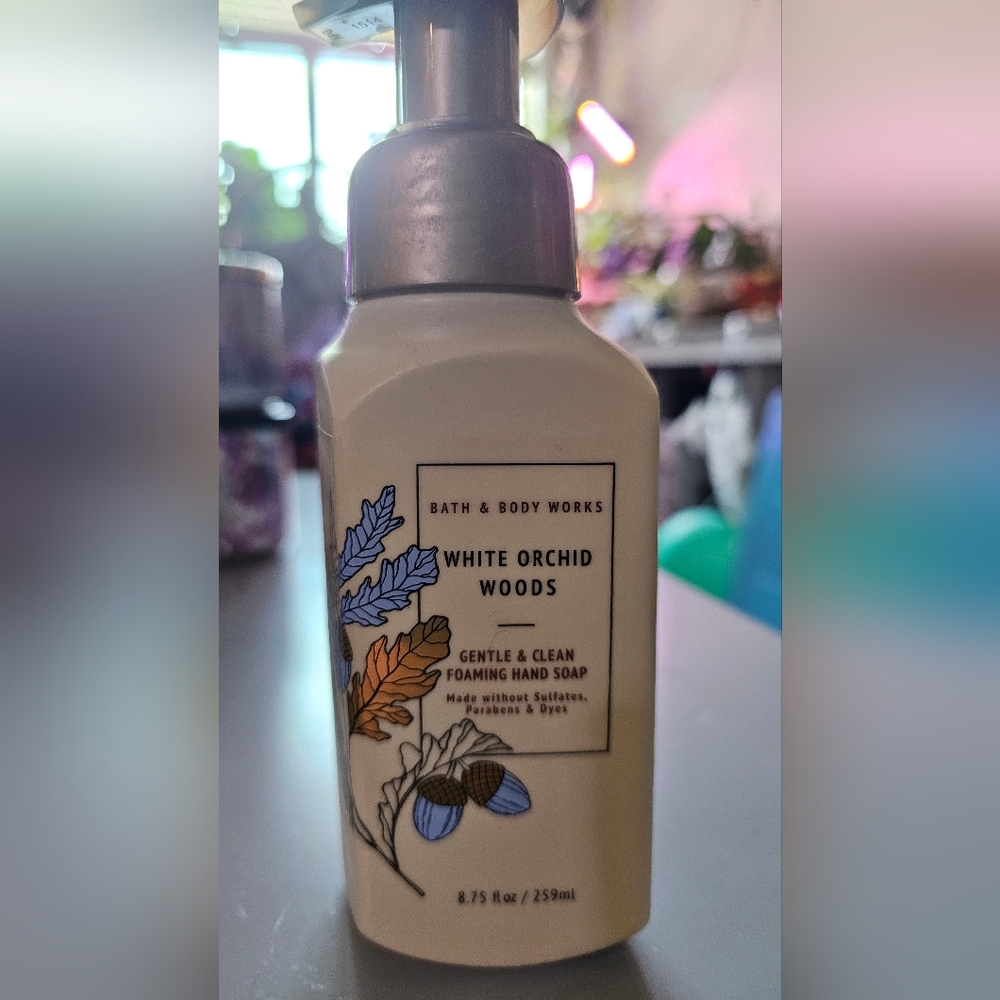 White orchid woods foaming hand soap